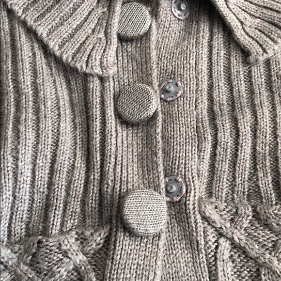 ‼️$10 CLEARANCE ‼️ Cute gray dolly sweater - Picture 3 of 6